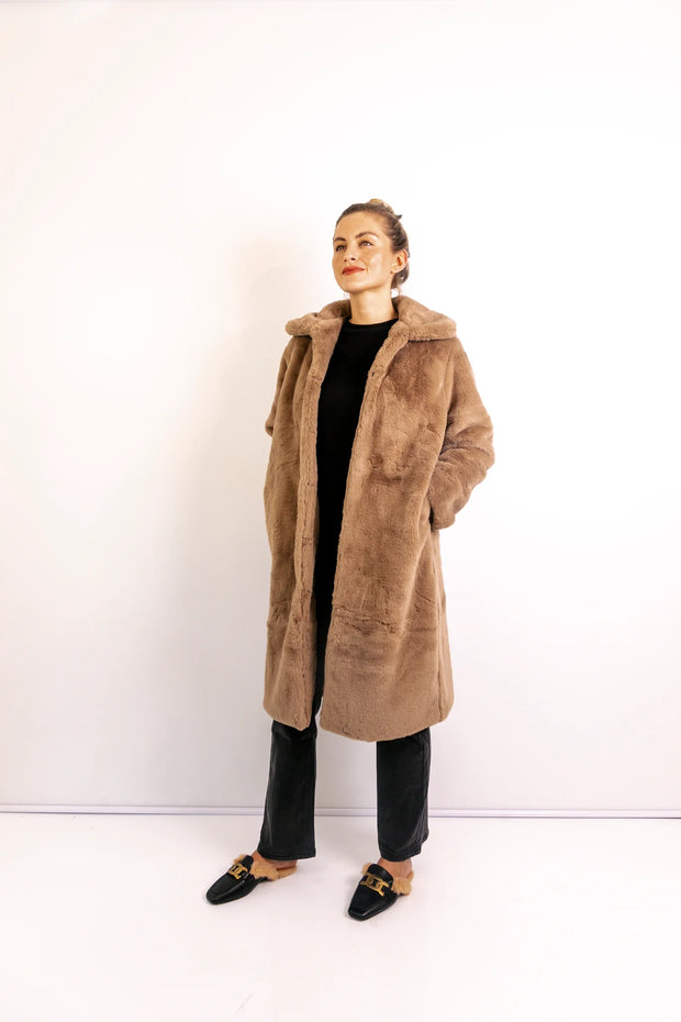 Faux Fur Coat - Long - Beige - Elizabeth Summer