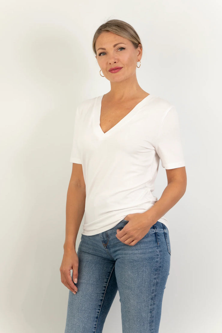 SLICK - Martina Classic v neck tee - White